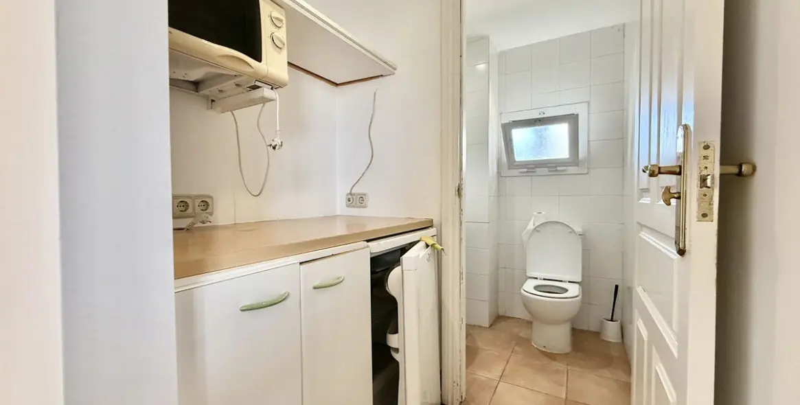 Venta de oficina en Puerto Banús 9