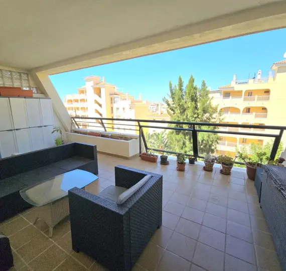 Продажа апартаментов на среднем этаже в Benalmadena Costa