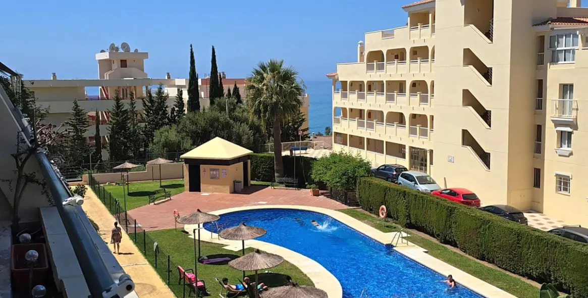 Venta de apartamento en planta media en Benalmadena Costa 2
