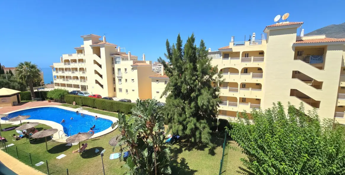 Venta de apartamento en planta media en Benalmadena Costa 3