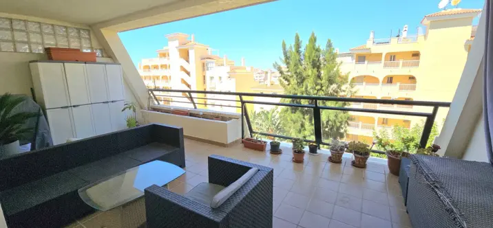 Venta de apartamento en planta media en Benalmadena Costa 3