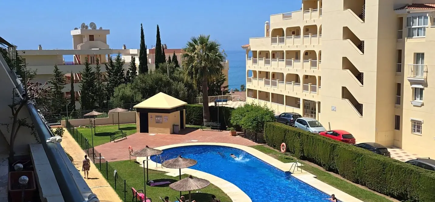 Sale of middle floor apartment in Benalmadena Costa 0