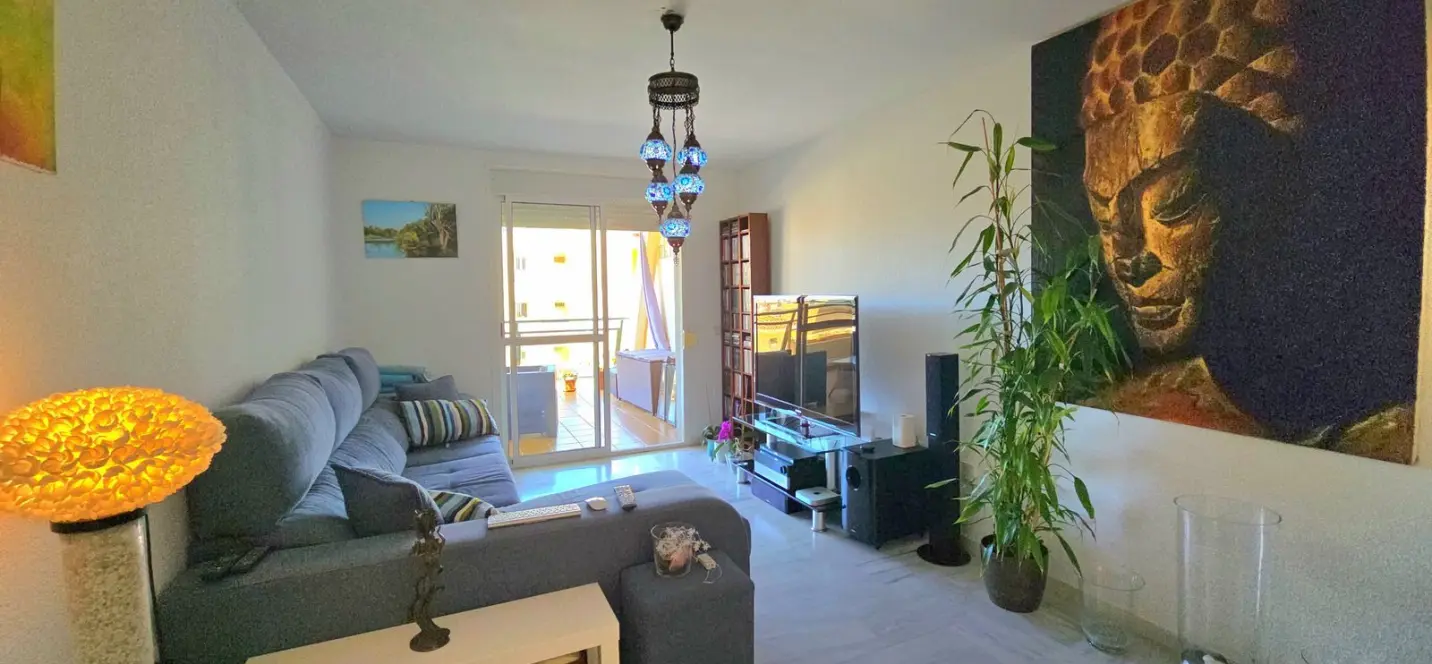 Sale of middle floor apartment in Benalmadena Costa 1