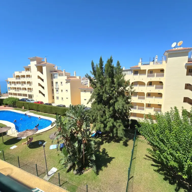 Sale of middle floor apartment in Benalmadena Costa