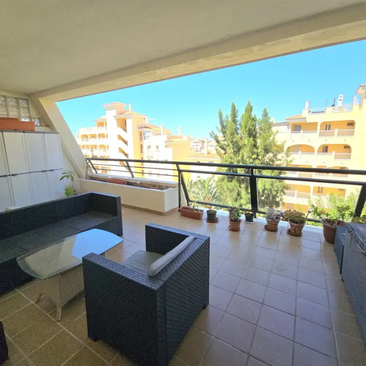Sale of middle floor apartment in Benalmadena Costa