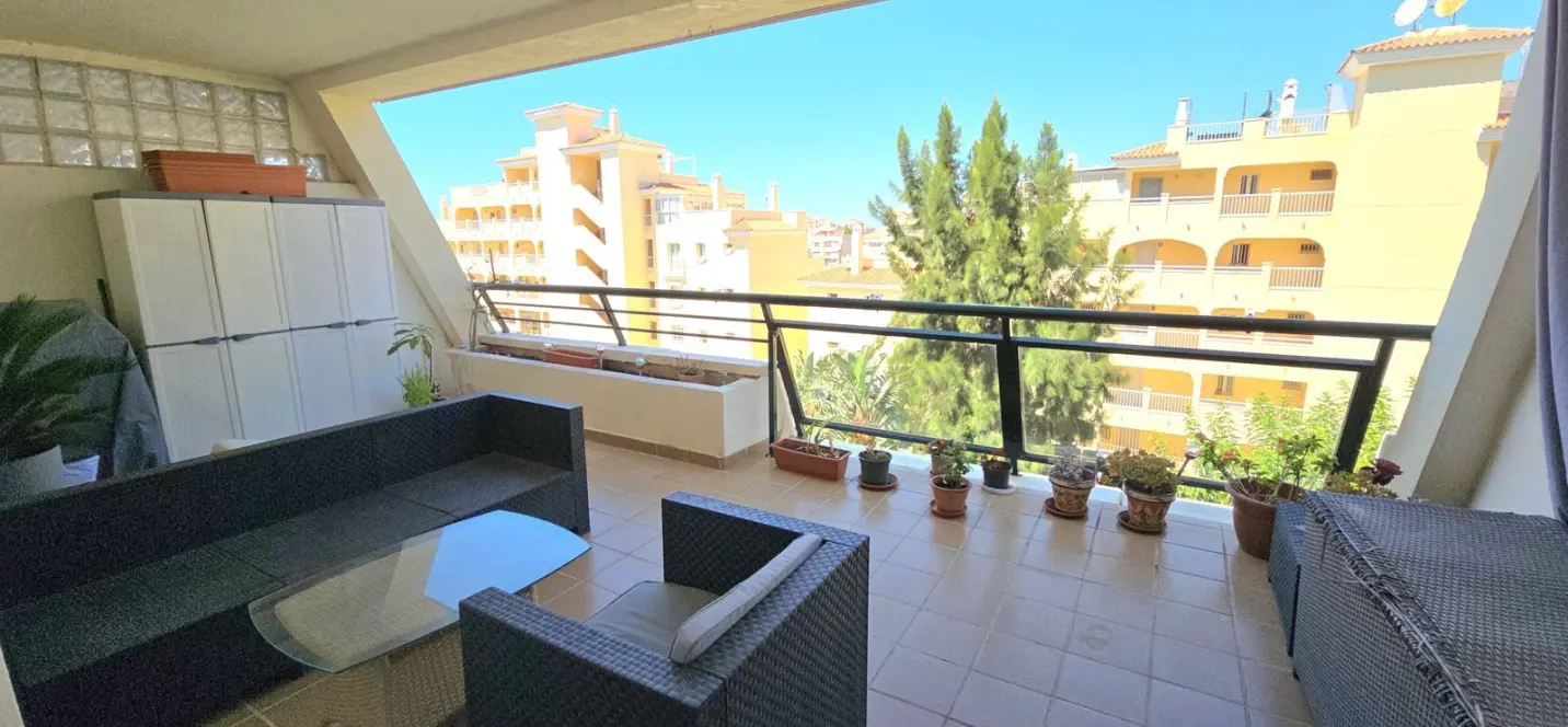Sale of middle floor apartment in Benalmadena Costa 3