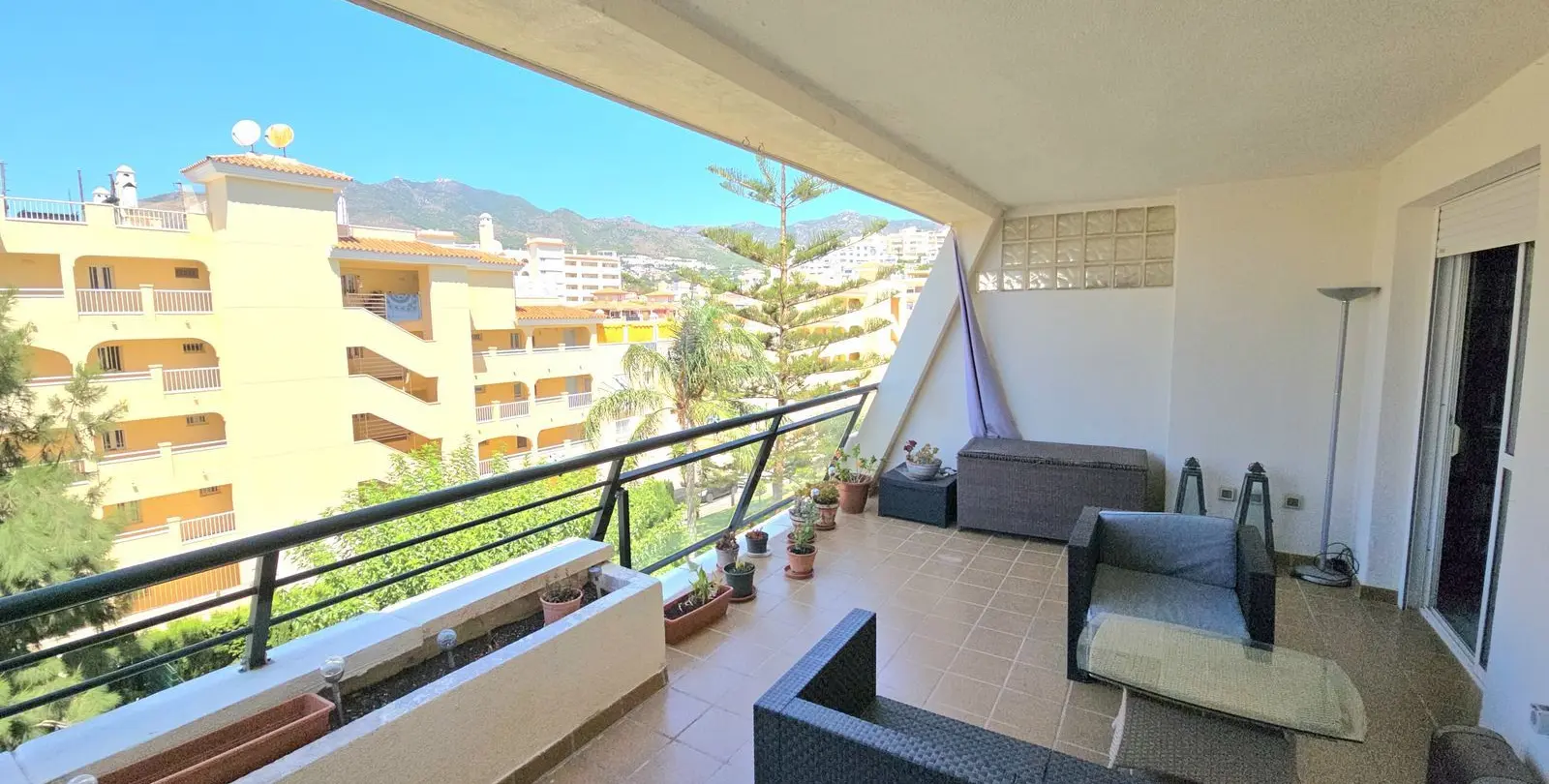 Продажа апартаментов на среднем этаже в Benalmadena Costa 5