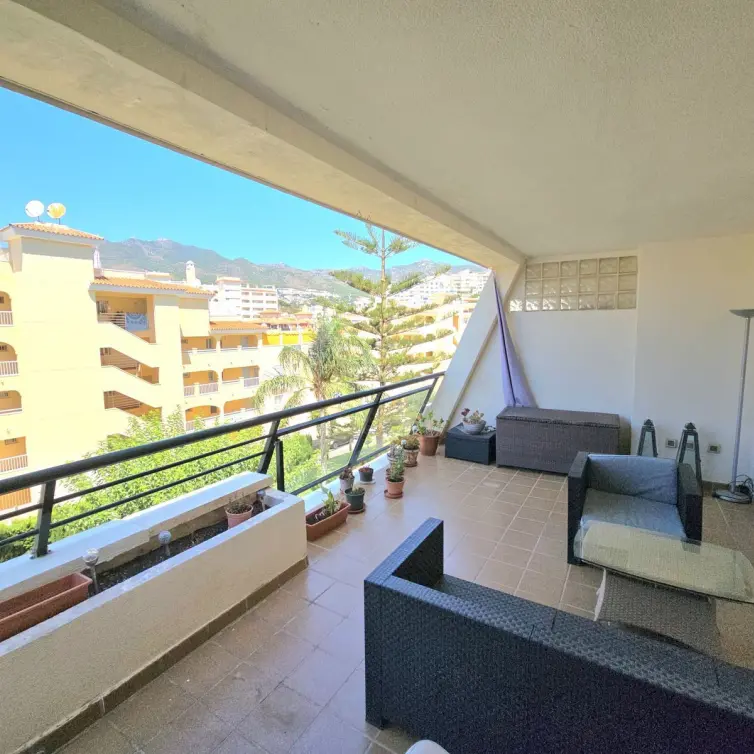 Sale of middle floor apartment in Benalmadena Costa