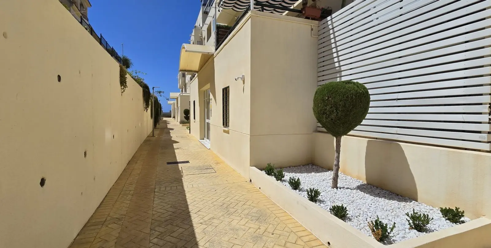 Продажа апартаментов на среднем этаже в Benalmadena Costa 16