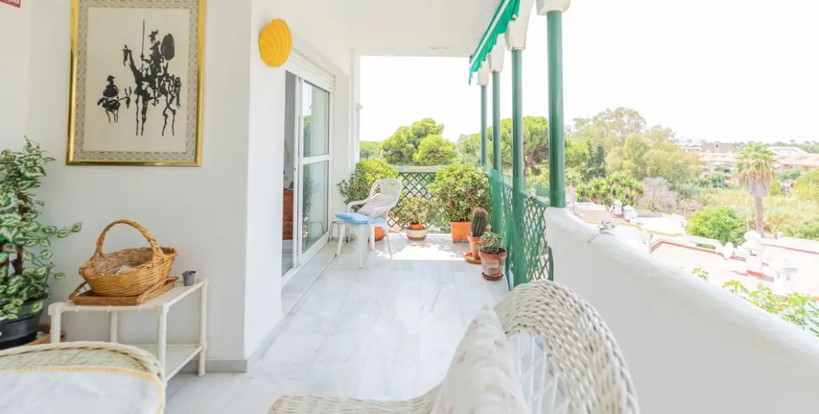 Sale of middle floor apartment in Marbella 3