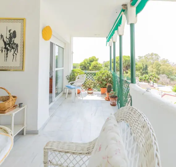 Sale of middle floor apartment in Marbella