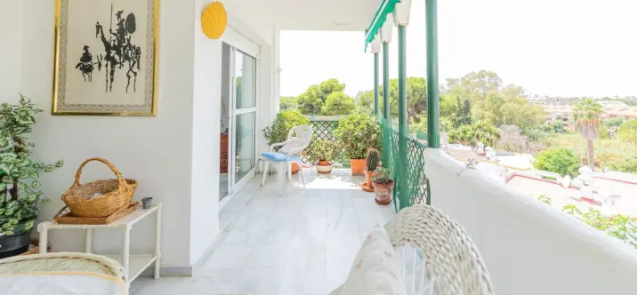 Sale of middle floor apartment in Marbella 2