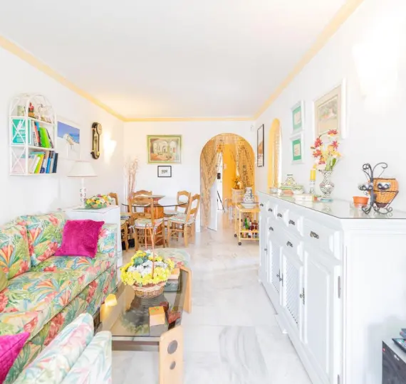 Sale of middle floor apartment in Marbella