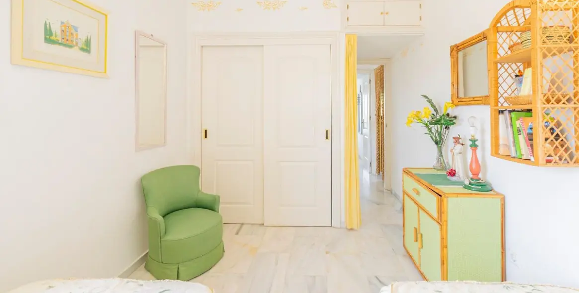 Sale of middle floor apartment in Marbella 11