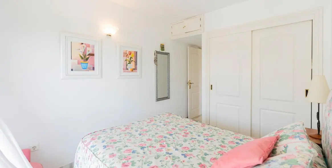 Sale of middle floor apartment in Marbella 14