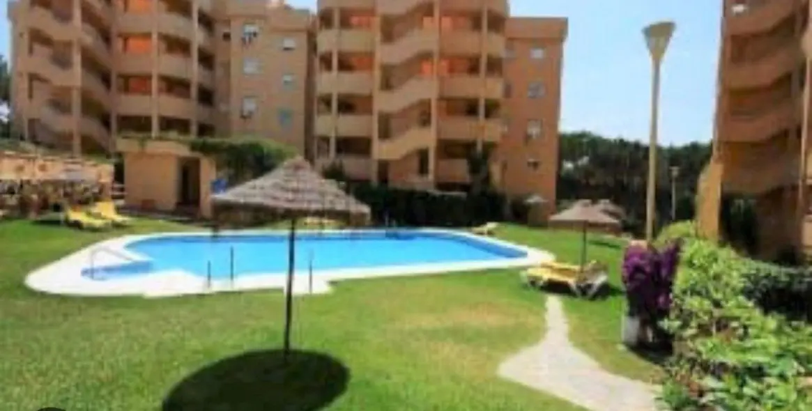 Sale of ground floor apartment in Calahonda 1
