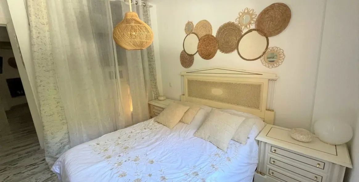 Sale of ground floor apartment in Calahonda 19