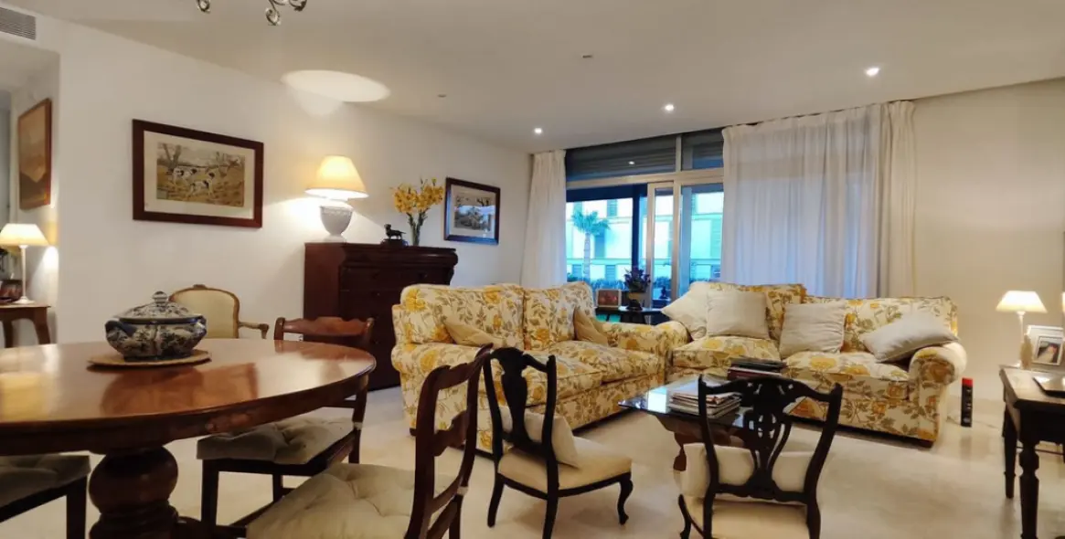 Продажа апартаментов на первом этаже в Punta Chullera 1