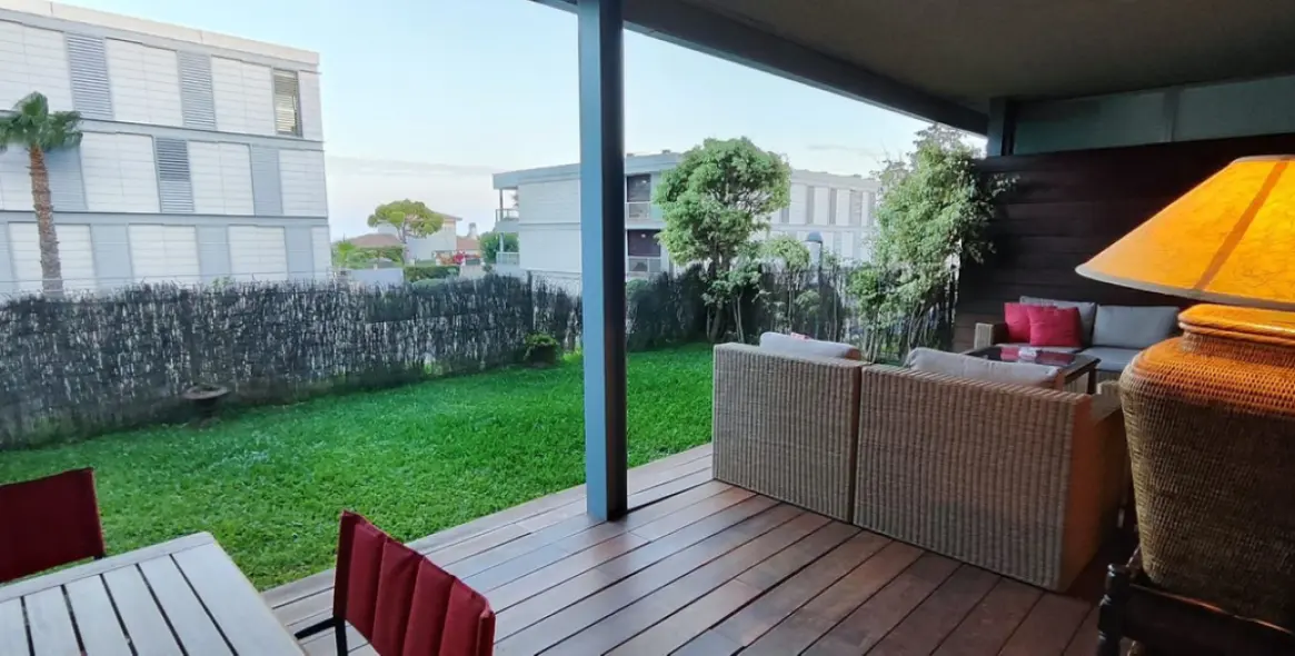 Продажа апартаментов на первом этаже в Punta Chullera 10