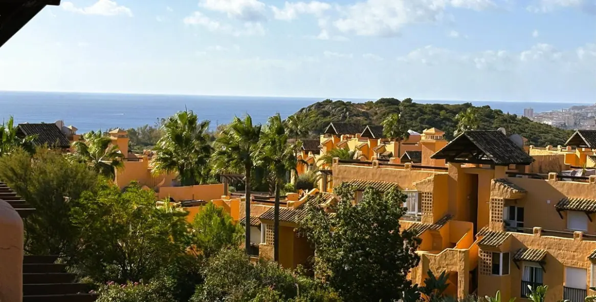 Sale of penthouse in Casares Playa 3