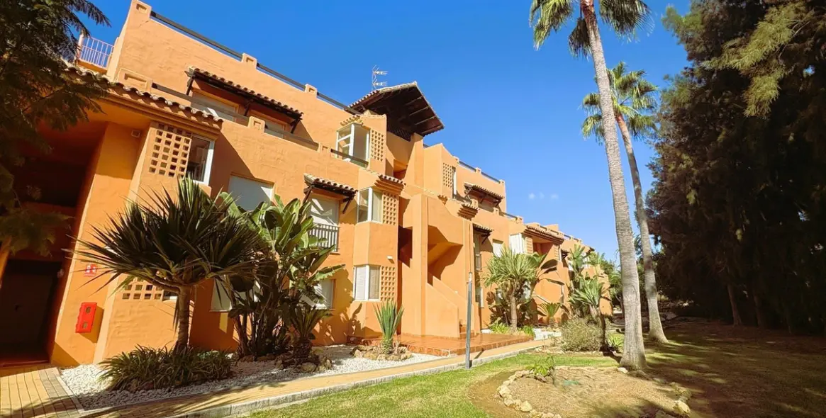 Sale of penthouse in Casares Playa 5