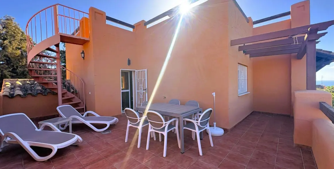 Sale of penthouse in Casares Playa 20