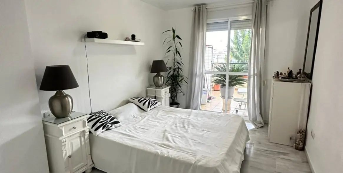 Venta de apartamento en planta baja en Torrequebrada 25