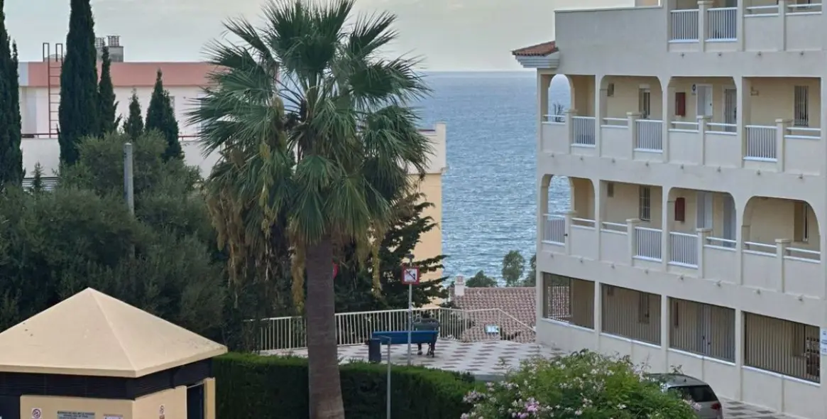 Venta de apartamento en planta baja en Torrequebrada 33