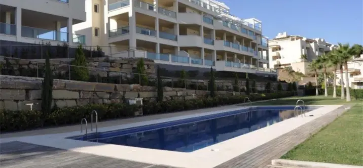 Продажа апартаментов на среднем этаже в Cerros del Aguila 0