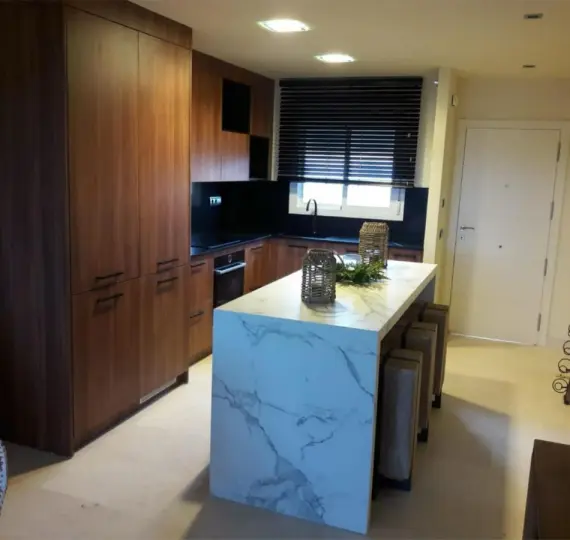 Продажа апартаментов на среднем этаже в Cerros del Aguila