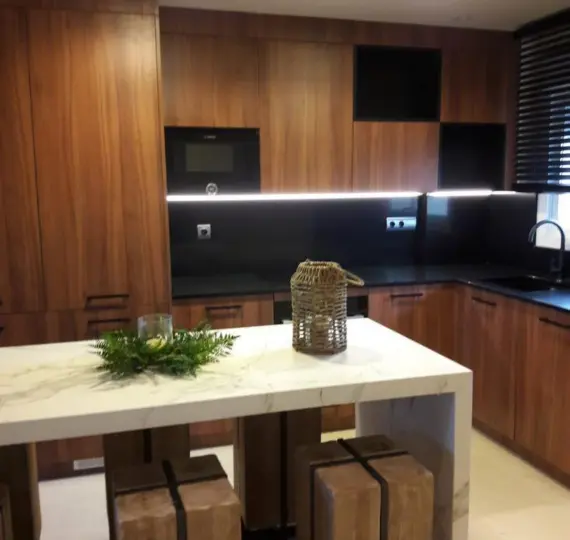 Продажа апартаментов на среднем этаже в Cerros del Aguila