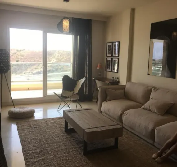 Продажа апартаментов на среднем этаже в Cerros del Aguila