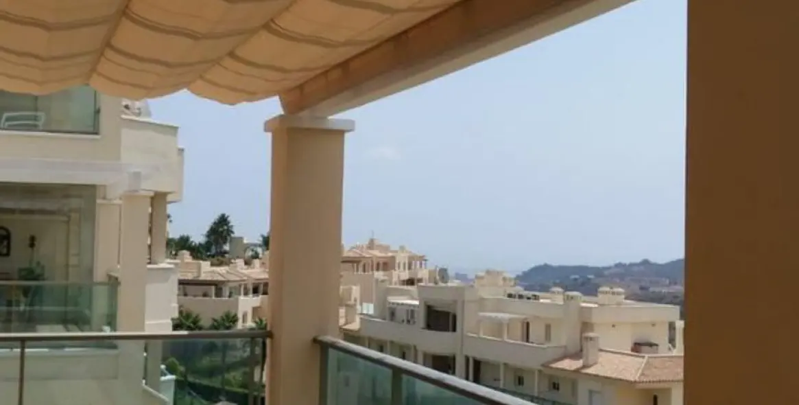 Sale of middle floor apartment in Cerros del Aguila 11