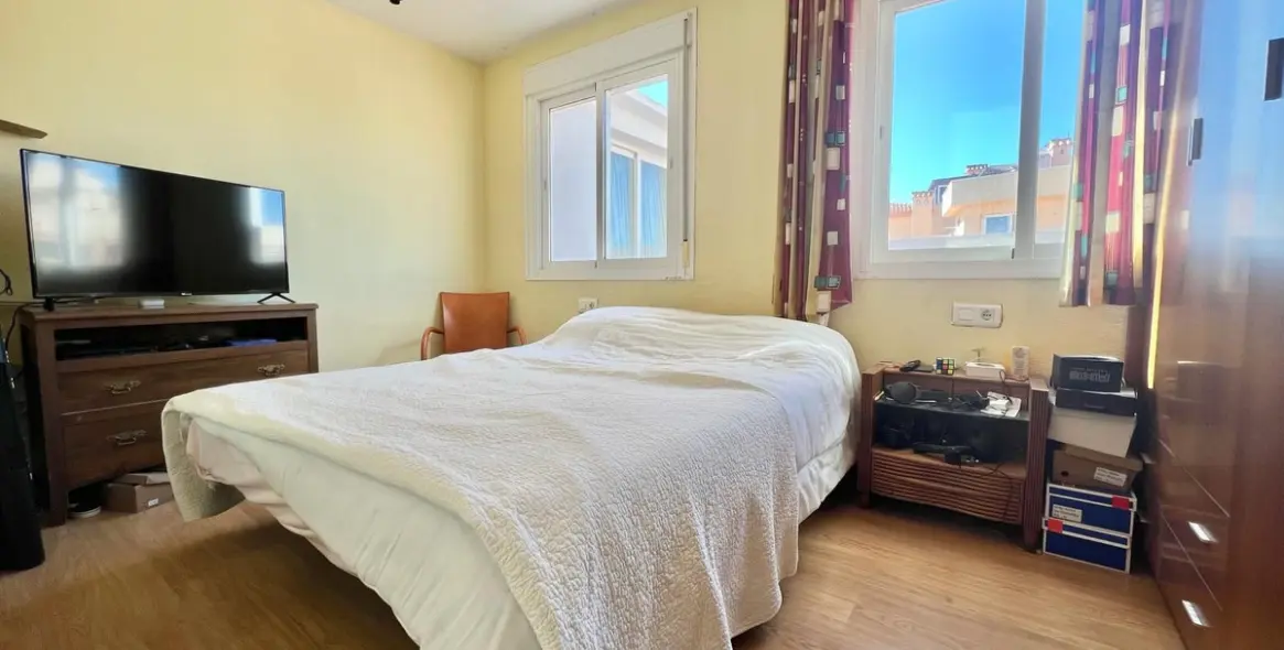 Sale of penthouse in Las Lagunas 6