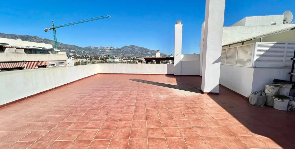 Sale of penthouse in Las Lagunas 11