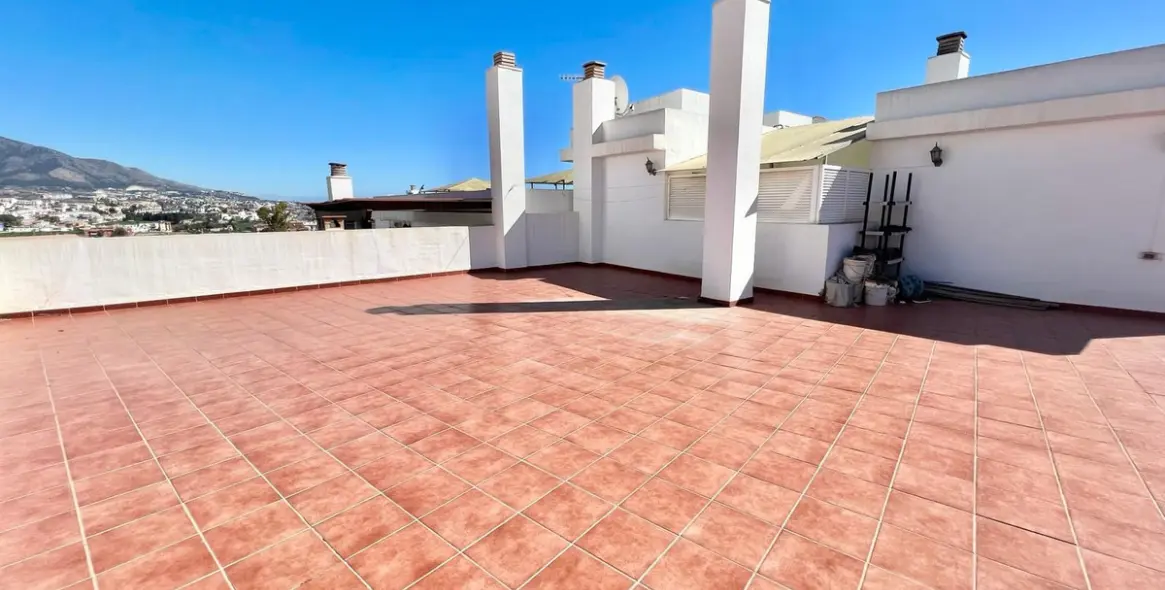 Sale of penthouse in Las Lagunas 13