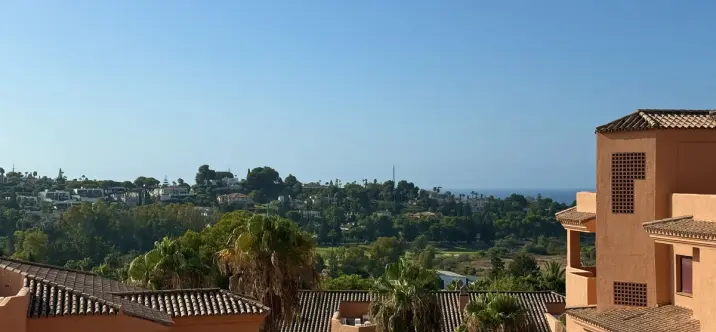 Venta de apartamento en planta media en Benahavís 3