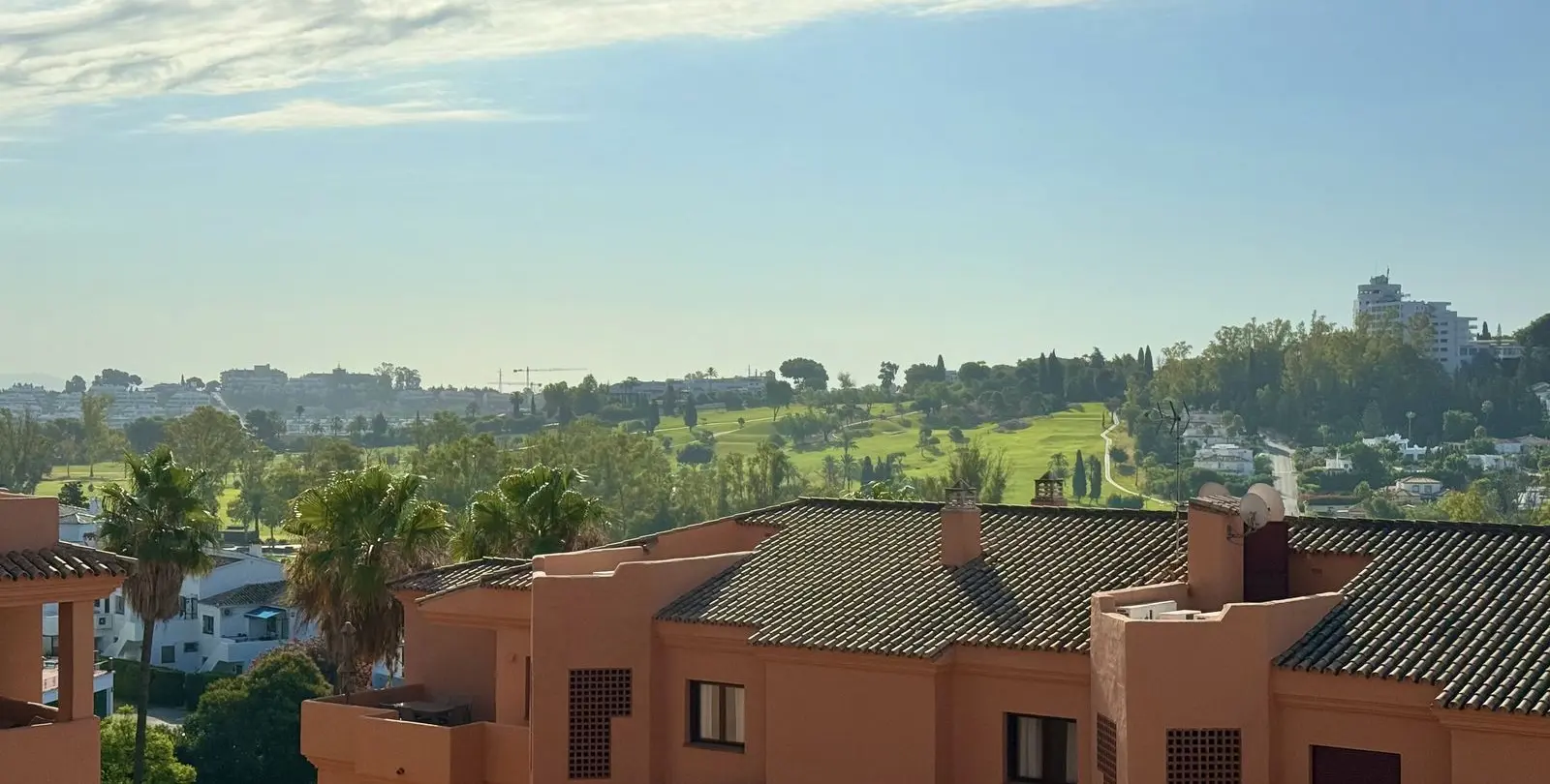 Sale of middle floor apartment in Benahavís 3