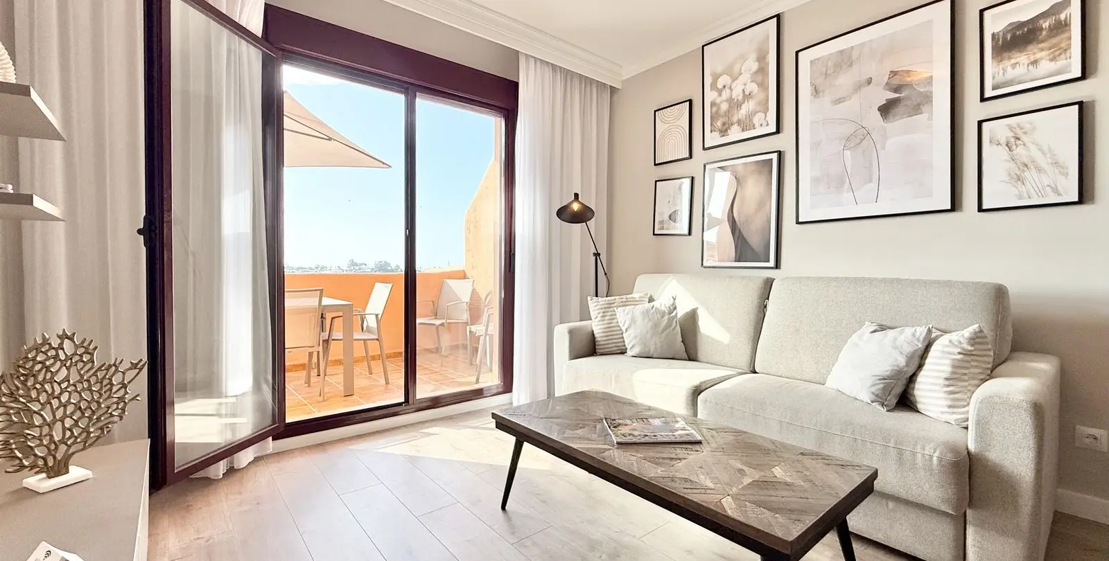 Sale of middle floor apartment in Benahavís 5
