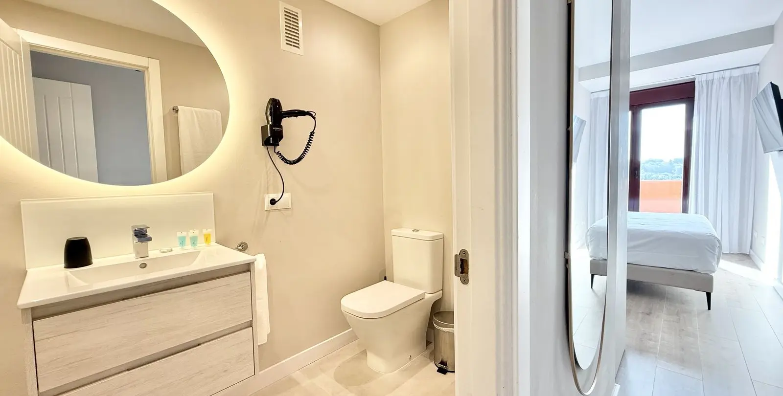 Sale of middle floor apartment in Benahavís 18