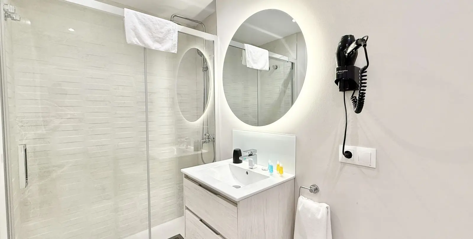 Sale of middle floor apartment in Benahavís 19