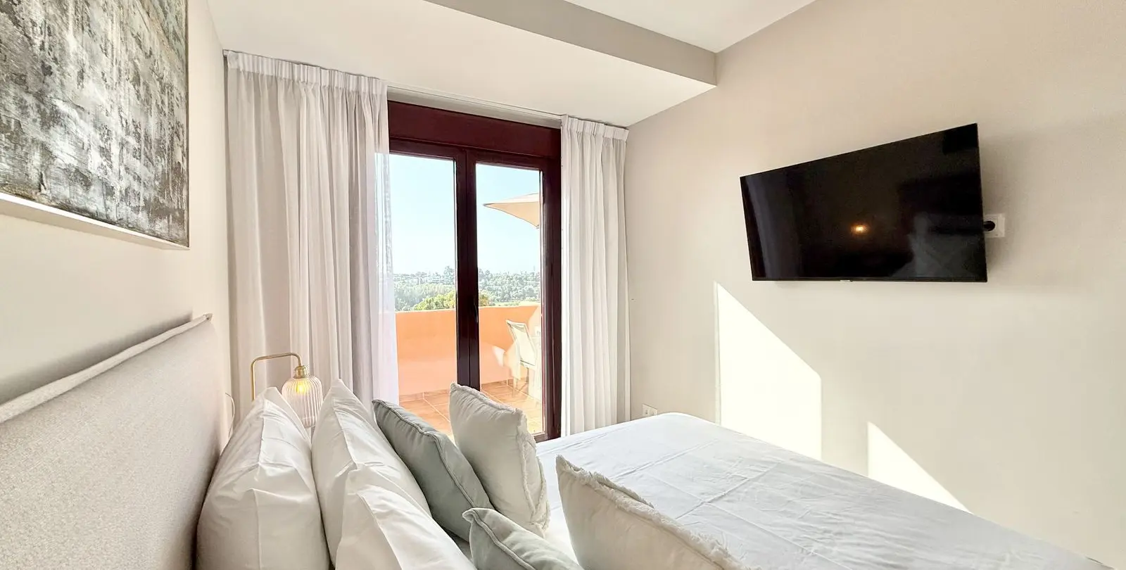 Sale of middle floor apartment in Benahavís 21