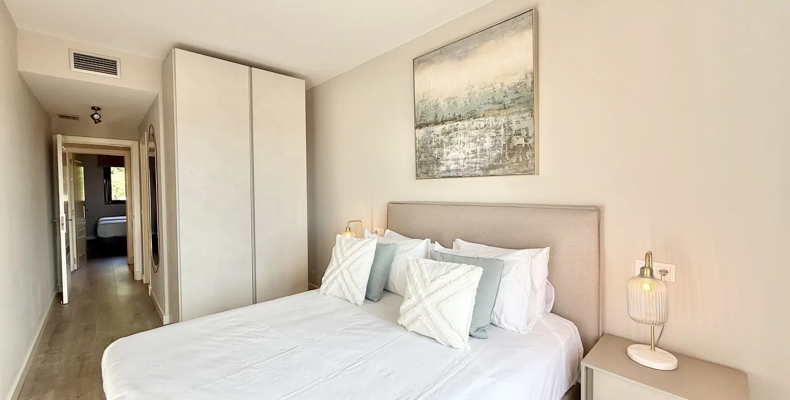 Sale of middle floor apartment in Benahavís 22