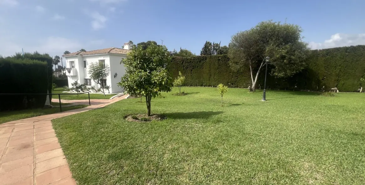 Продажа апартаментов на первом этаже в El Paraiso 17