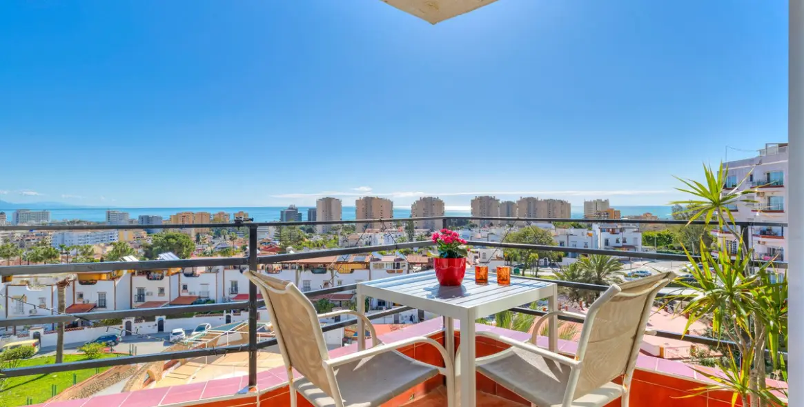 Sale of middle floor apartment in Torremolinos 1