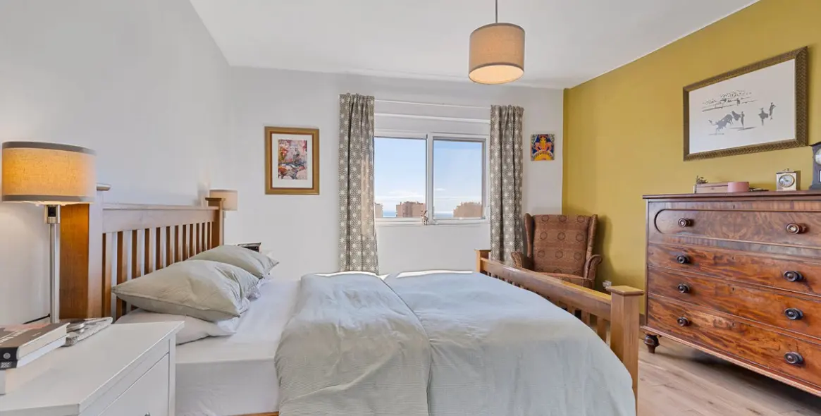 Sale of middle floor apartment in Torremolinos 10