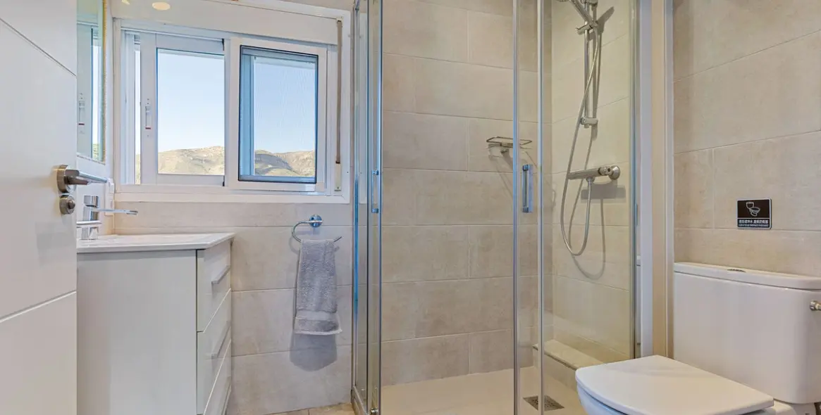 Sale of middle floor apartment in Torremolinos 13