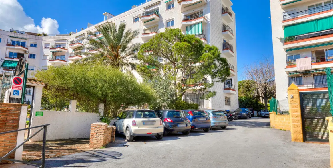 Sale of middle floor apartment in Torremolinos 19