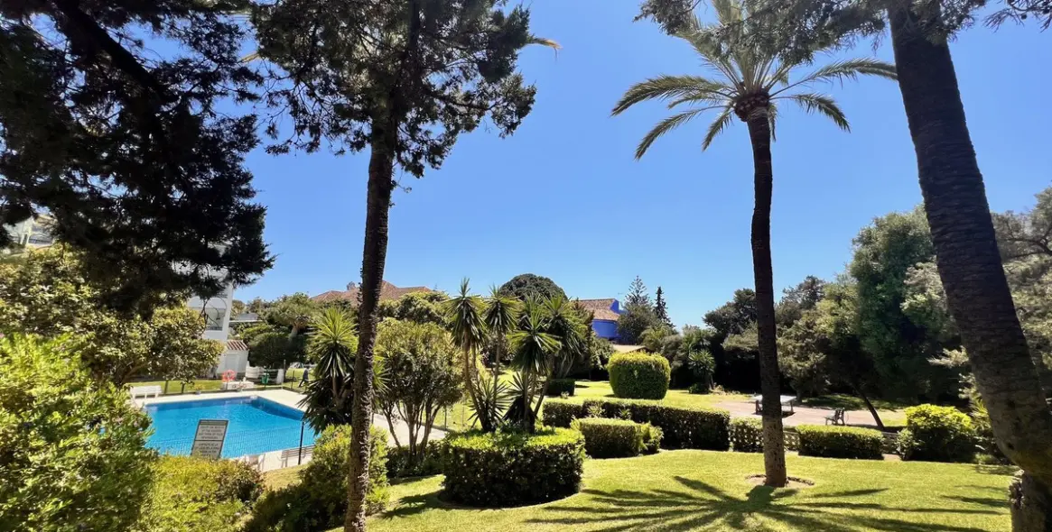 Sale of ground floor apartment in Marbesa 2