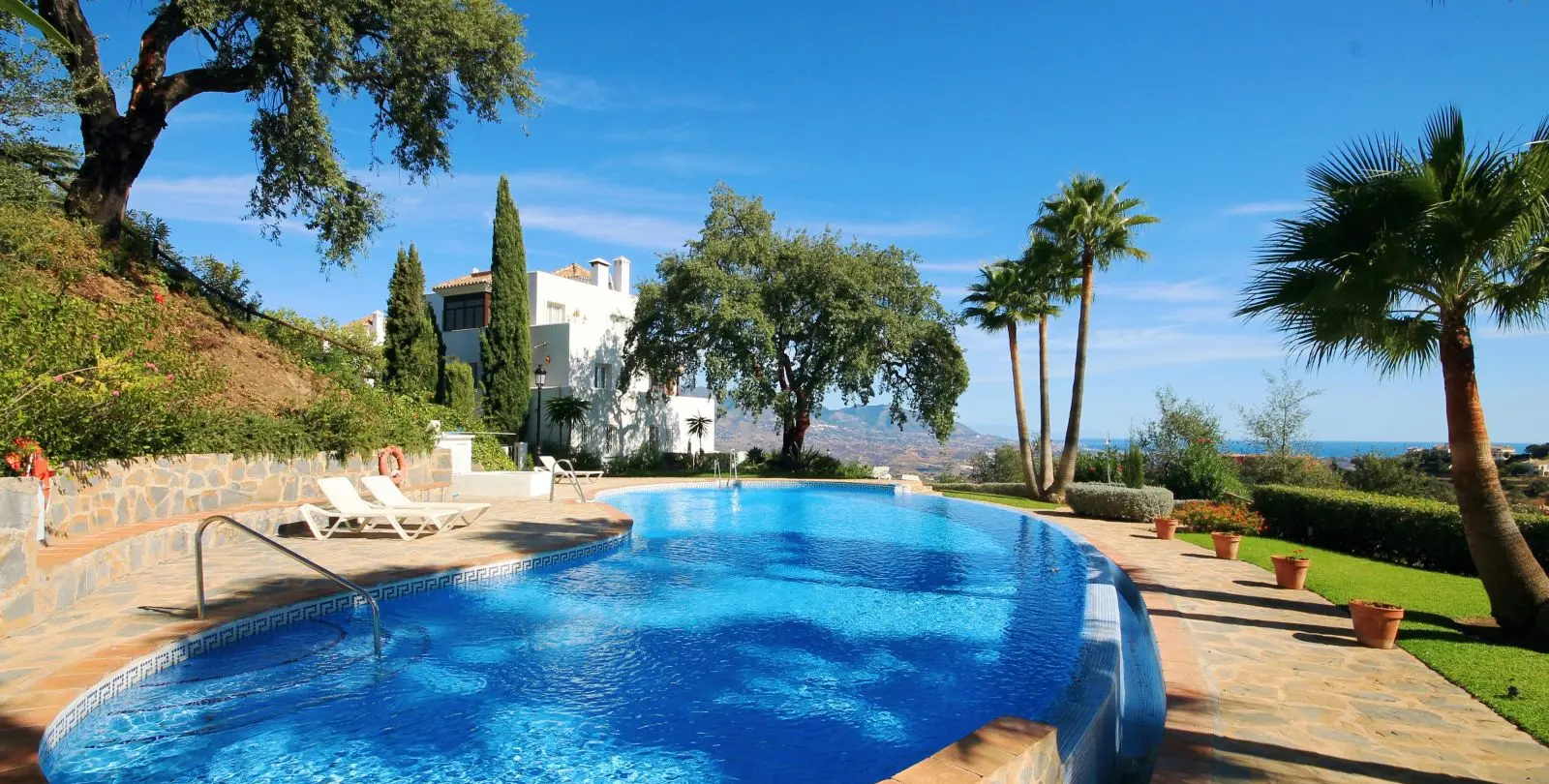 Sale of ground floor apartment in La Mairena 10